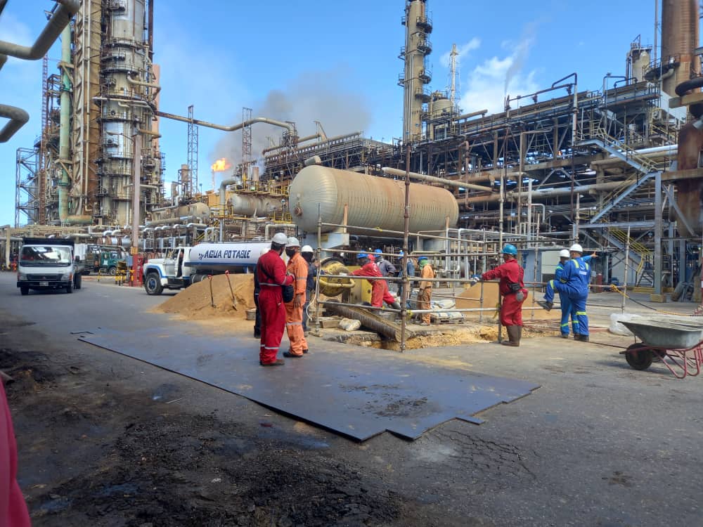 Operaciones de mantenimiento en refinería